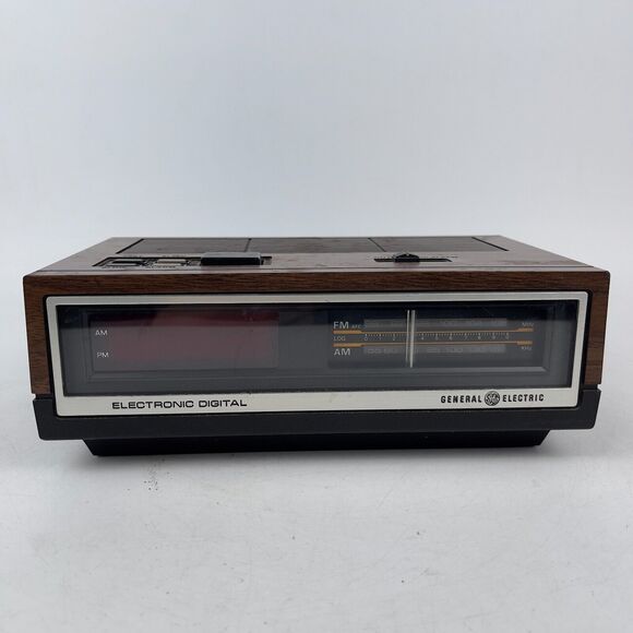 Vintage General Electric 7-4640B Digital Walnut AM/FM Alarm Clock Radio - Brown - Picture 2 of 6